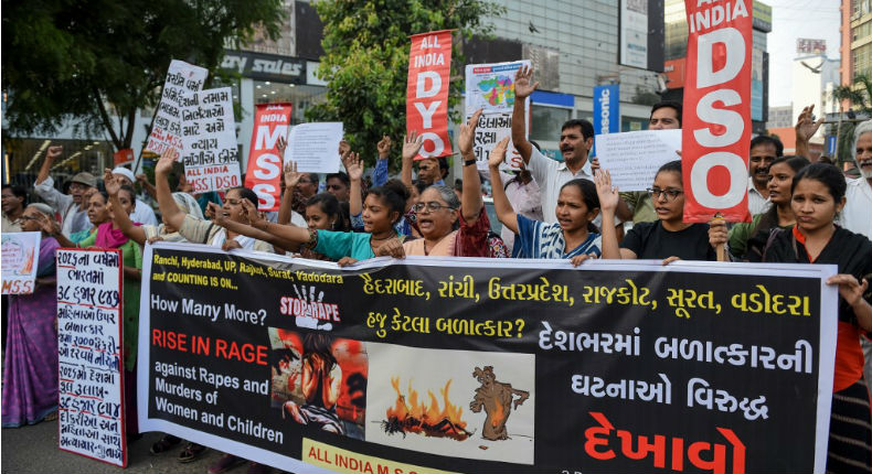 Las mujeres en India se manifiestan en contra de los feminicidios