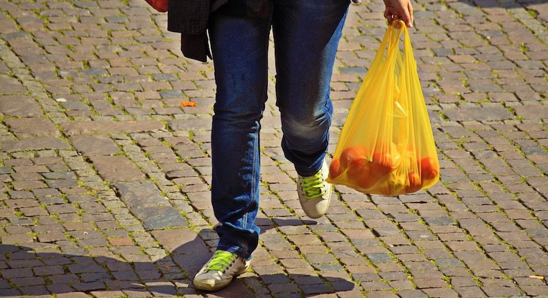 CDMX prohíbe las bolsas de plástico en establecimientos a partir de hoy