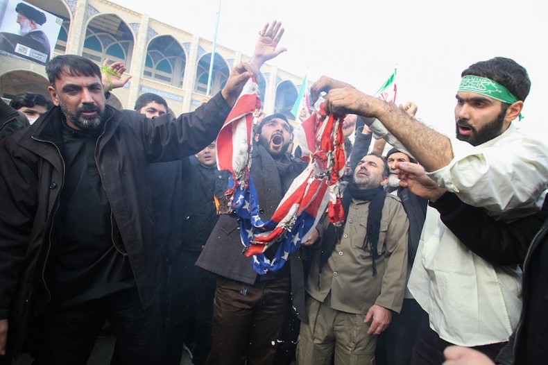 Irán clama venganza tras muerte de general en bombardeo de EUA en Irak