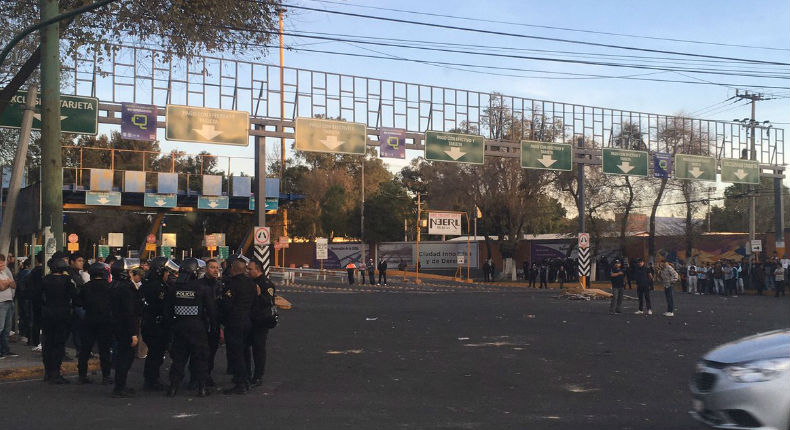 Civiles armados desalojan concesionaria de estacionamiento en la Central de Abasto