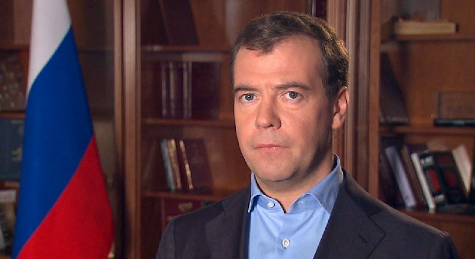 Dimitri Medvedev, primer ministro ruso, presenta renuncia de su gobierno a Putin