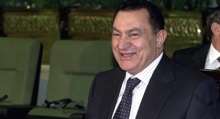 muere Hosni Moubarak