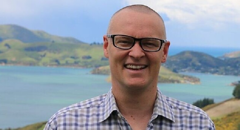 Funcionario de Nueva Zelanda renuncia tras romper el confinamiento para irse a la playa