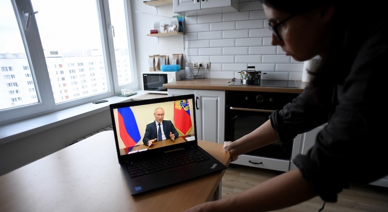 Putin decreta un mes de vacaciones pagadas para abril
