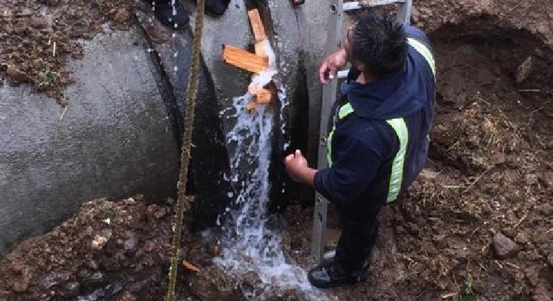 Covid-19 y sequía obligan a habitantes de Ecatepec a robar agua potable