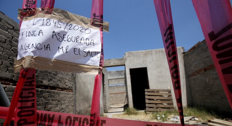 Encuentran al menos 25 cadáveres en fosa clandestina de Guadalajara