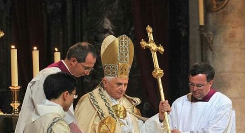 Benedicto XVI compara el matrimonio homosexual con el «anticristo»