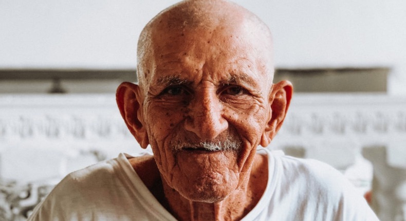 Más de 50 adultos mayores de 100 años sobreviven a Covid-19