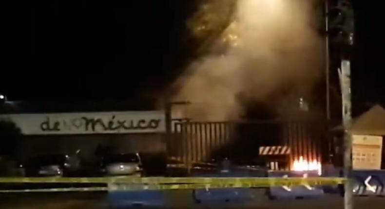 VIDEOS: Toman instalaciones de CU y queman el inmobiliario