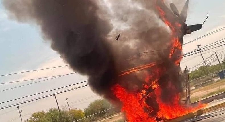 Se desploma helicóptero en Apodaca, Nuevo León; hay un muerto