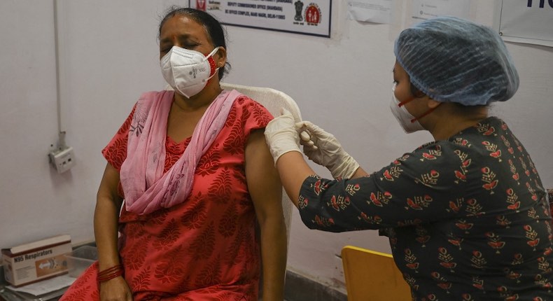 India se enfrenta a otro problema: Su estrategia de vacunación contra Covid