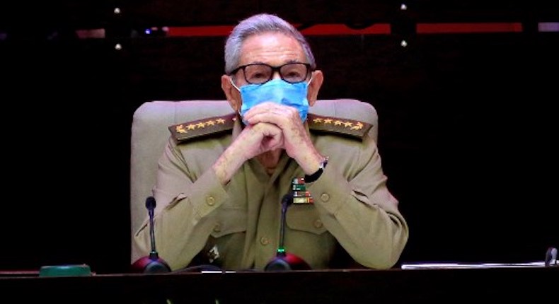 Raúl Castro se retira como secretario general del Partido Comunista de Cuba