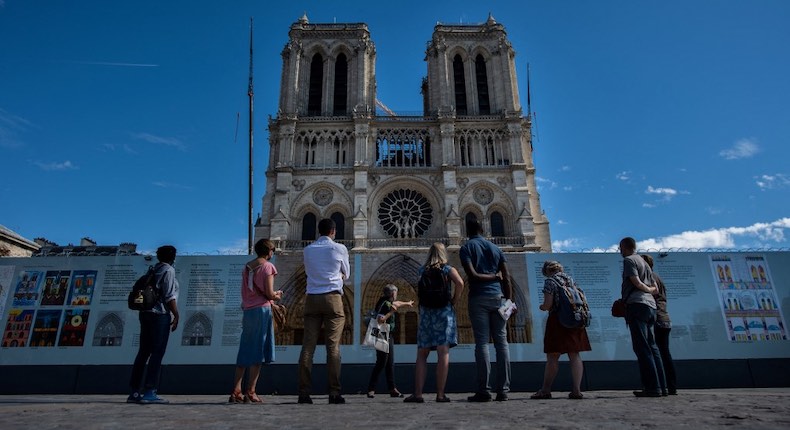 Cierran plaza de Notre Dame, en París, por alta concentración de plomo