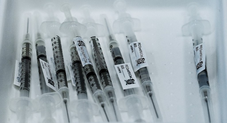 Pfizer dará vacunas contra Covid a deportistas que acudan a Juegos Olímpicos de Tokio