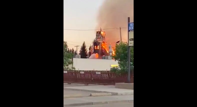 ¿Por qué están incendiando iglesias en Canadá? Estas son las razones