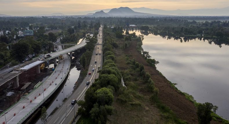 De mal en peor: Este es el puente que amenaza la existencia del humedal en Xochimilco