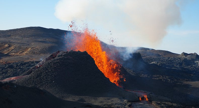 Erupciones volcánicas por aquí y por allá: esto es lo que necesitas saber al respecto