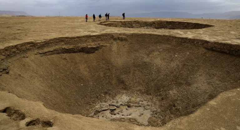 mar Muerto cráteres | Digitallpost