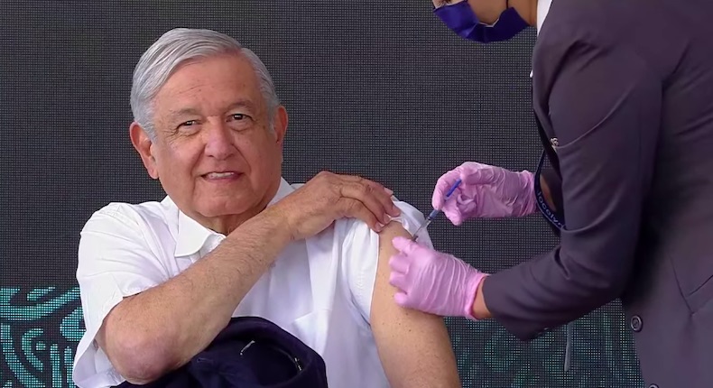 López Obrador recibe tercera dosis de vacuna contra el Covid en Jalisco