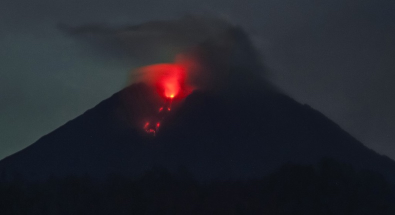 Erupción del volcán Semeru sorprende a Indonesia; hay al menos 22 personas fallecidas