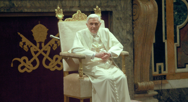 Papa emérito Benedicto XVI es acusado de inacción en casos de pedofilia