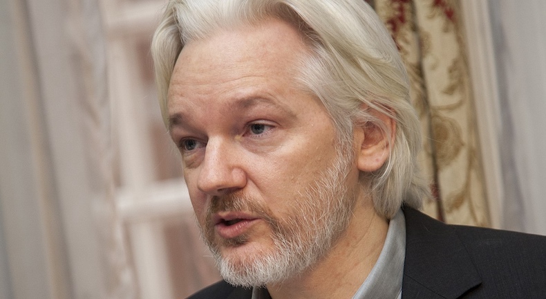 AMLO ofrece asilo político a Julian Assange y pide a EU ser humanitario