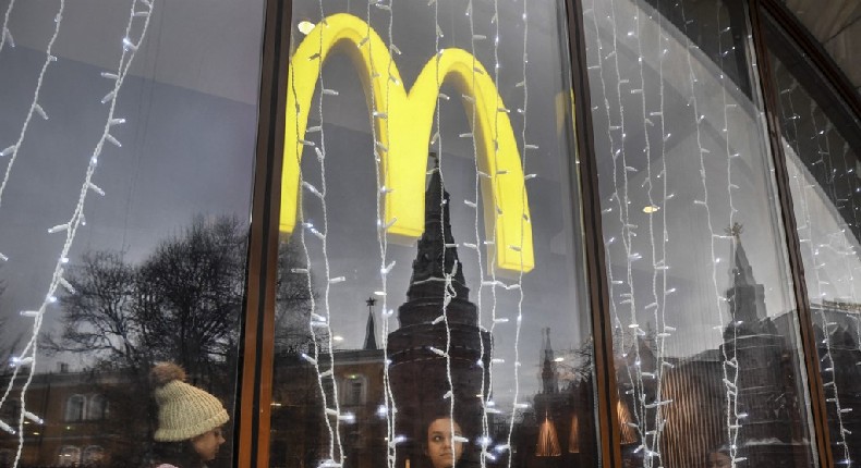 ¡McDonald’s también saldrá de Rusia! Por fin llega a acuerdo con un empresario local