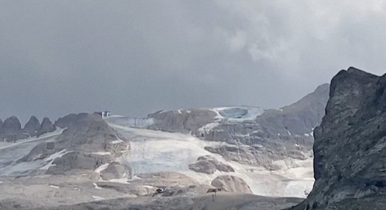 Hay al menos 6 muertos tras desprendimiento de glaciar en Alpes italianos
