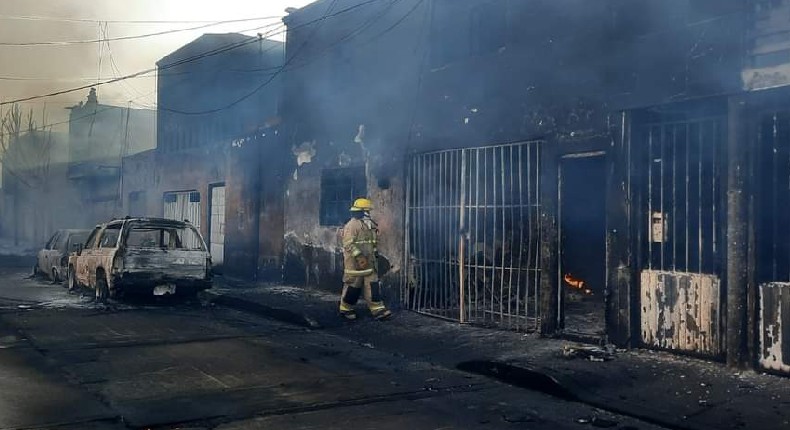 Explosión de camión cisterna en Aguascalientes provoca pérdida total de 15 casas