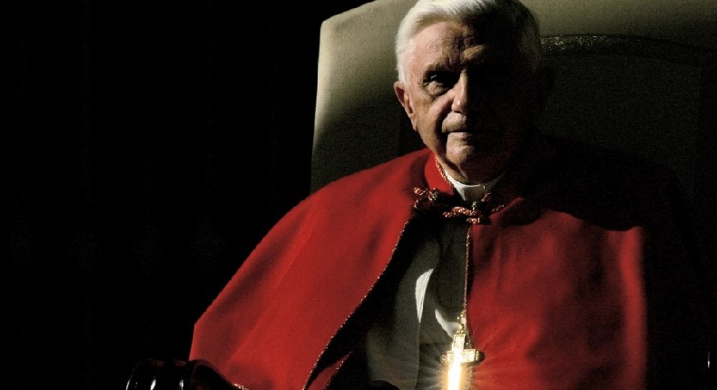 Benedicto XVI está «muy enfermo», anuncia el papa Francisco