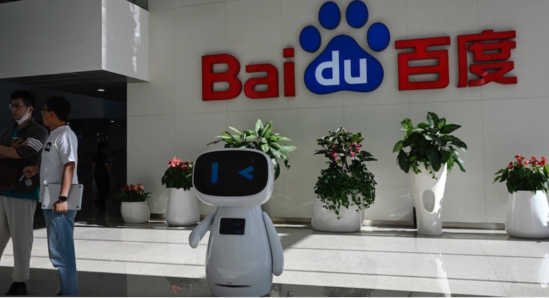 El chatbot de Baidu ya tiene socios: medios estatales chinos y un templo Shaolin
