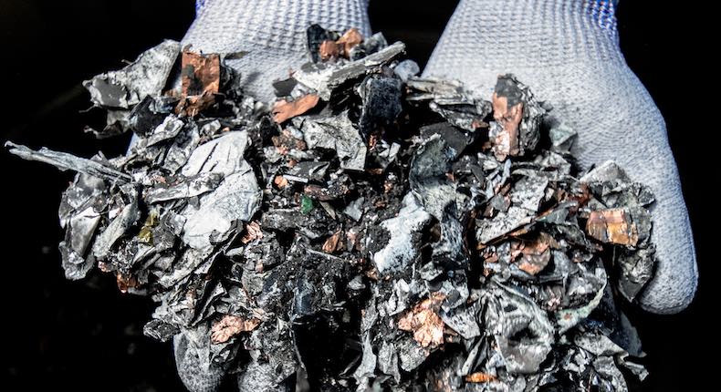 Una empresa se dedica al reciclaje de baterías de litio agotadas en Costa Rica