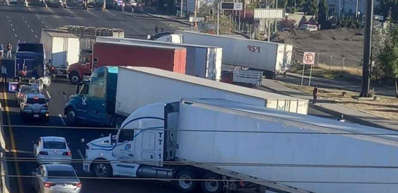 Transportistas bloquean carreteras para denunciar inseguridad en México