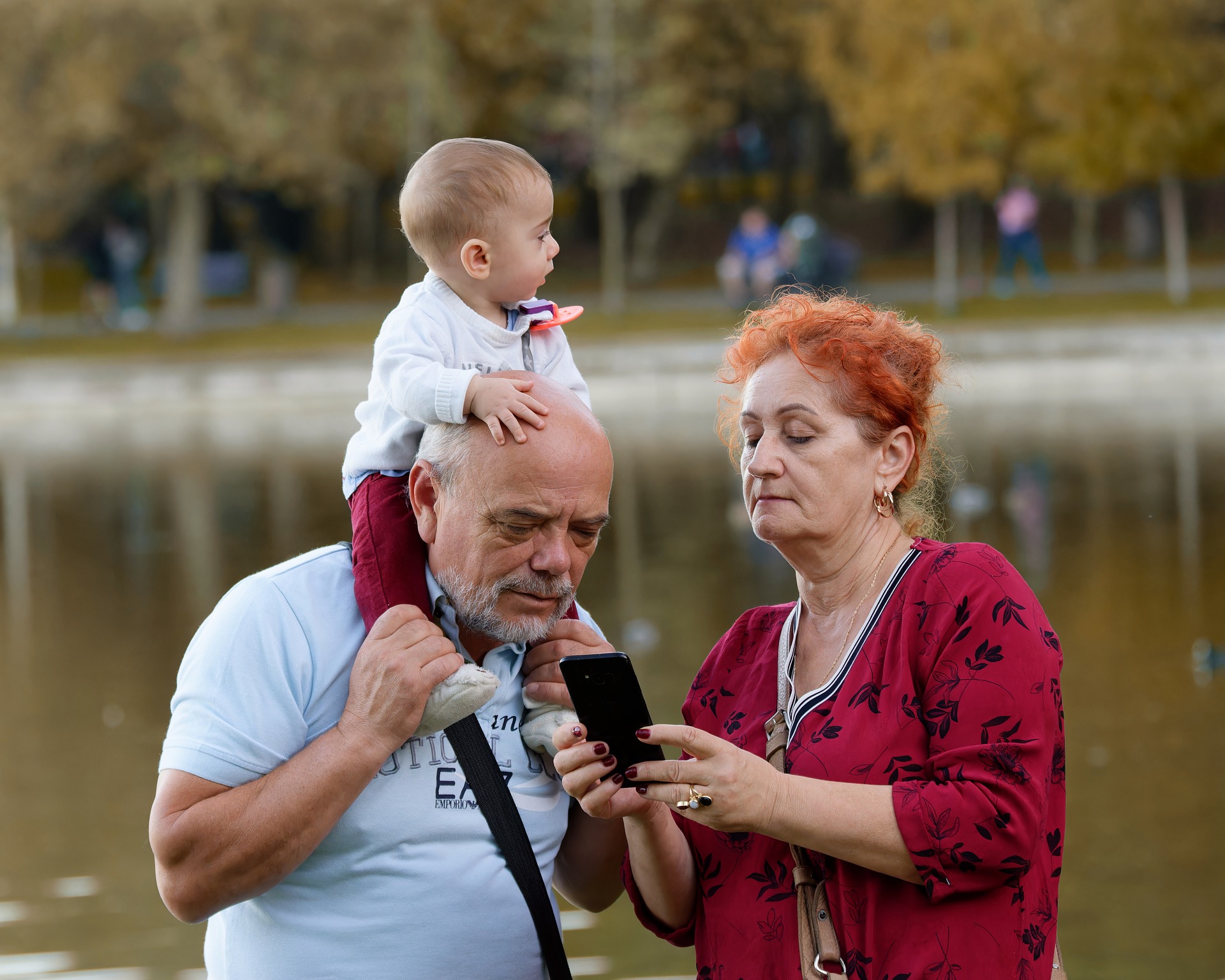 ¡Ojo! Protege a tus abuelitos de las estafas en línea con estos 5 consejos