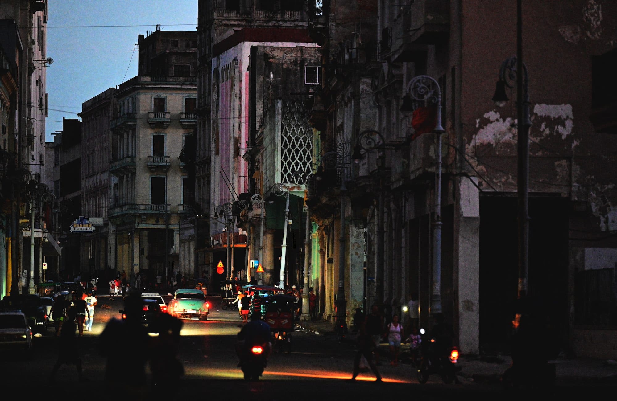 La mitad de La Habana vuelve a tener luz en cuarto día de apagón en Cuba